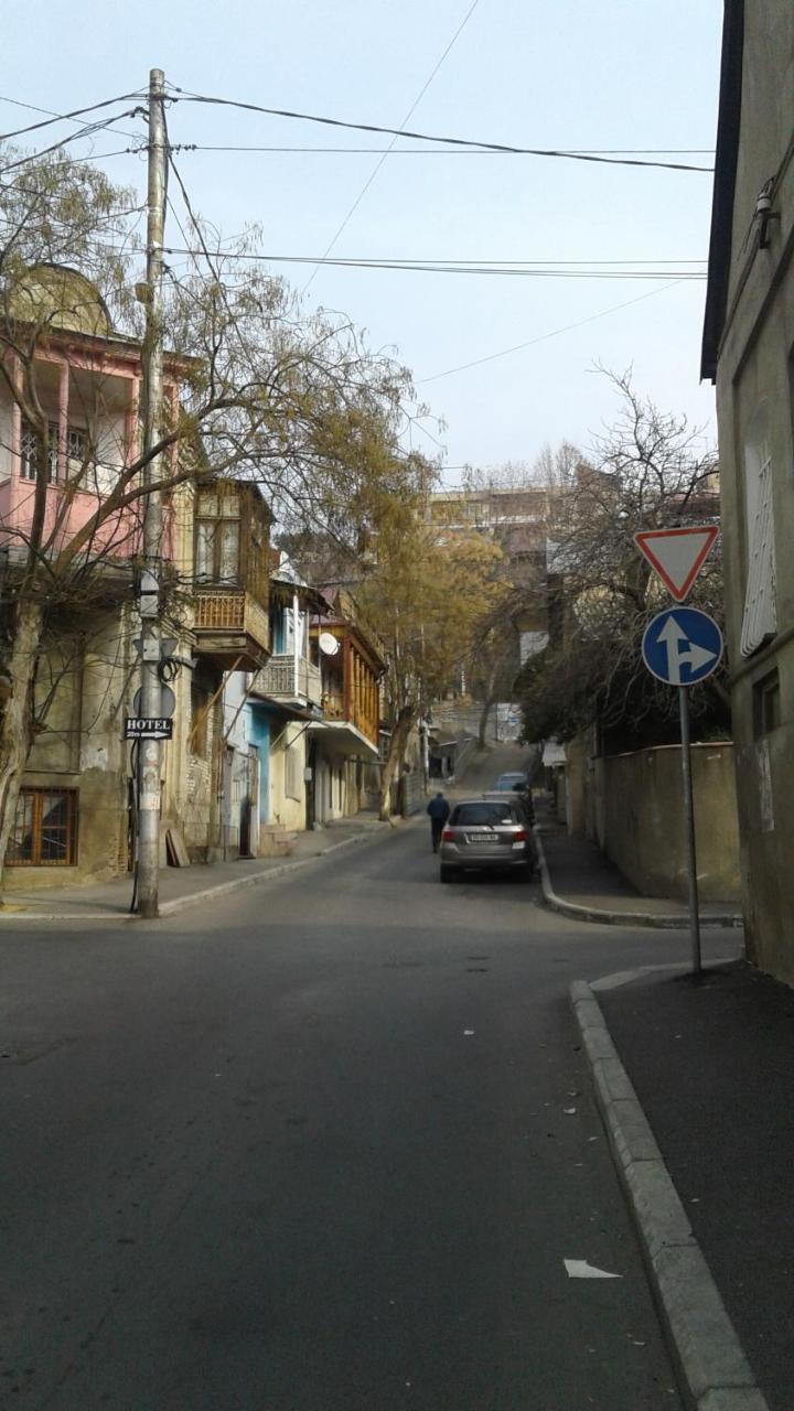Guesthouse Different Tbilisi Exterior foto