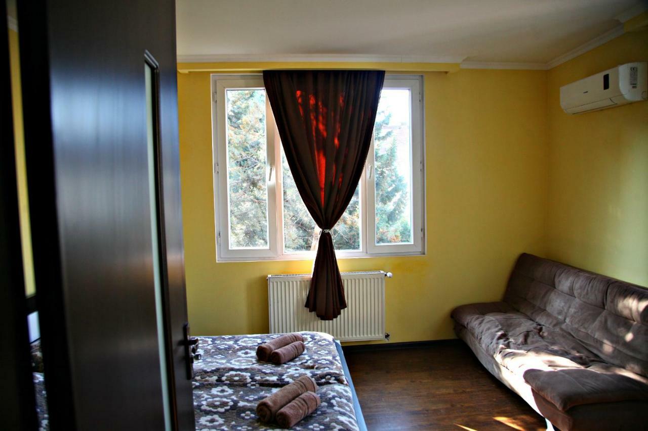 Guesthouse Different Tbilisi Exterior foto
