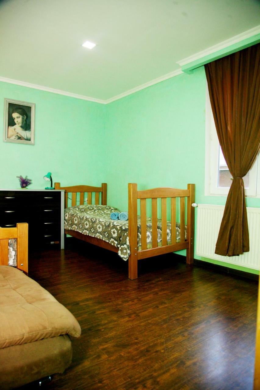 Guesthouse Different Tbilisi Exterior foto