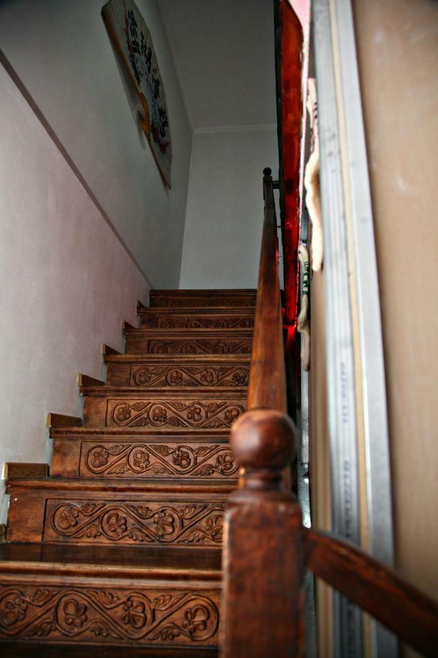 Guesthouse Different Tbilisi Exterior foto