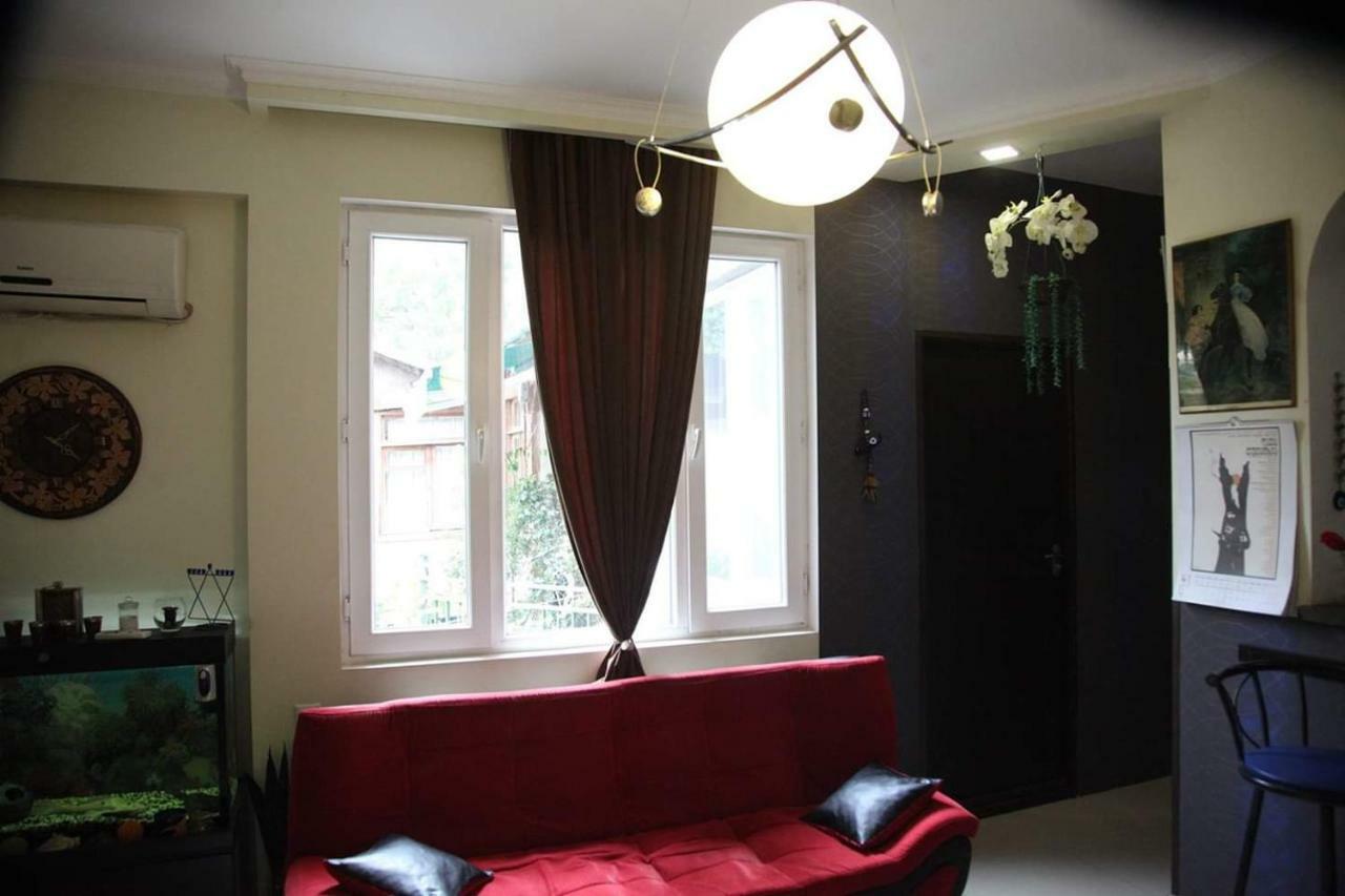 Guesthouse Different Tbilisi Exterior foto