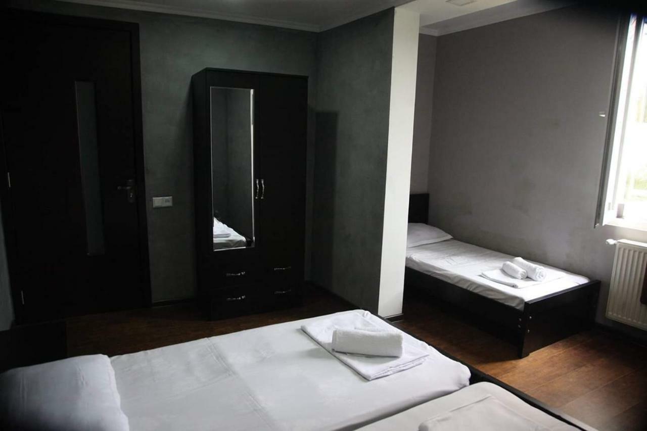 Guesthouse Different Tbilisi Exterior foto